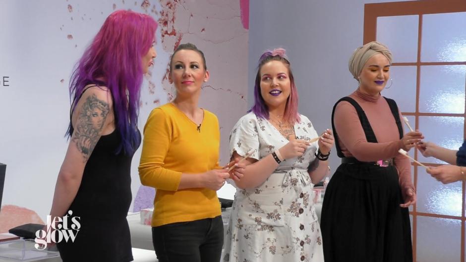 Mit der Zahnbürste einen „Fake-Sommersprossen“-Look zaubern Mit der Zahnbürste einen „Fake-Sommersprossen“-Look zaubern