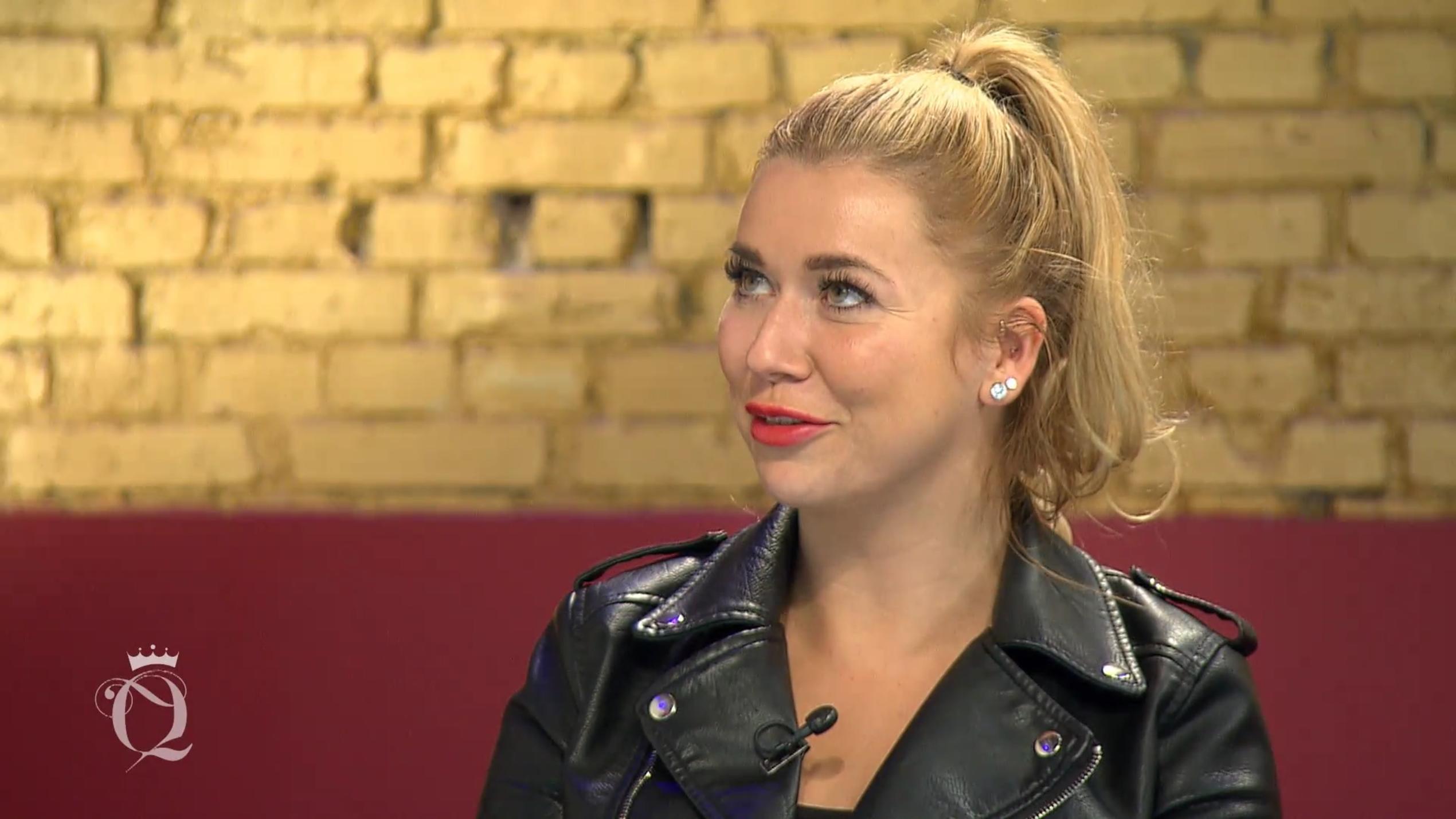 Mit Cathleens Outfit hätte Miriam nie gerechnet Mit Cathleens Outfit hätte Miriam nie gerechnet