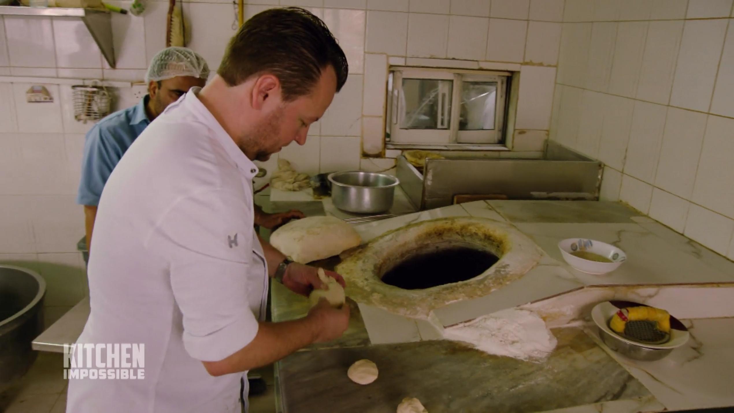 Jan schlägt Tim beim Brotbacken Jan schlägt Tim beim Brotbacken