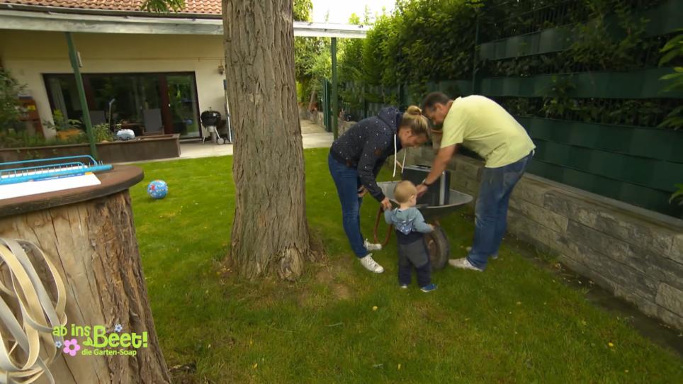 Neuzugang Emil bekommt ein Baumhaus Neuzugang Emil bekommt ein Baumhaus