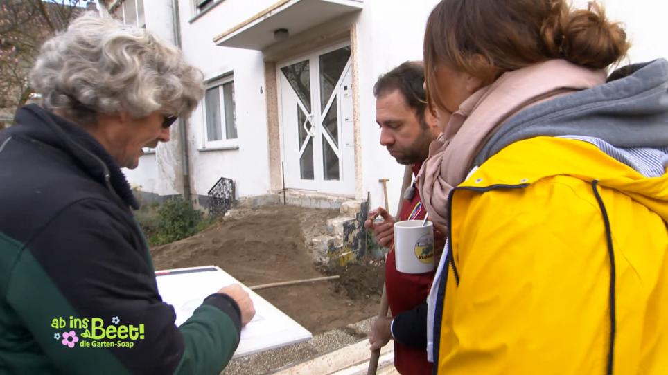 Ralf hat endlich einen Plan was im Vorgarten passieren soll Ralf hat endlich einen Plan was im Vorgarten passieren soll
