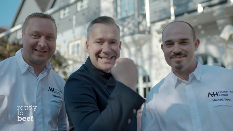 Das ist Alexander Herrmann mit seinem Team Das ist Alexander Herrmann mit seinem Team