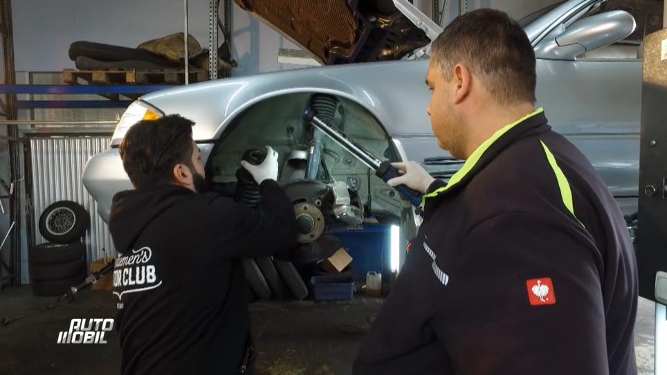 Der Mercedes wird wieder in Schuss gebracht Der Mercedes wird wieder in Schuss gebracht