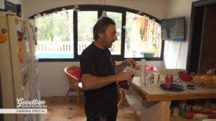 Frank vertreibt sich die Zeit mit Kochen und Alkohol Frank vertreibt sich die Zeit mit Kochen und Alkohol