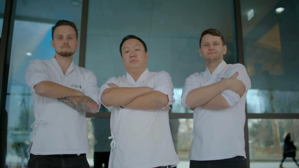 Das ist The Duc Ngo mit seinem Team Das ist The Duc Ngo mit seinem Team