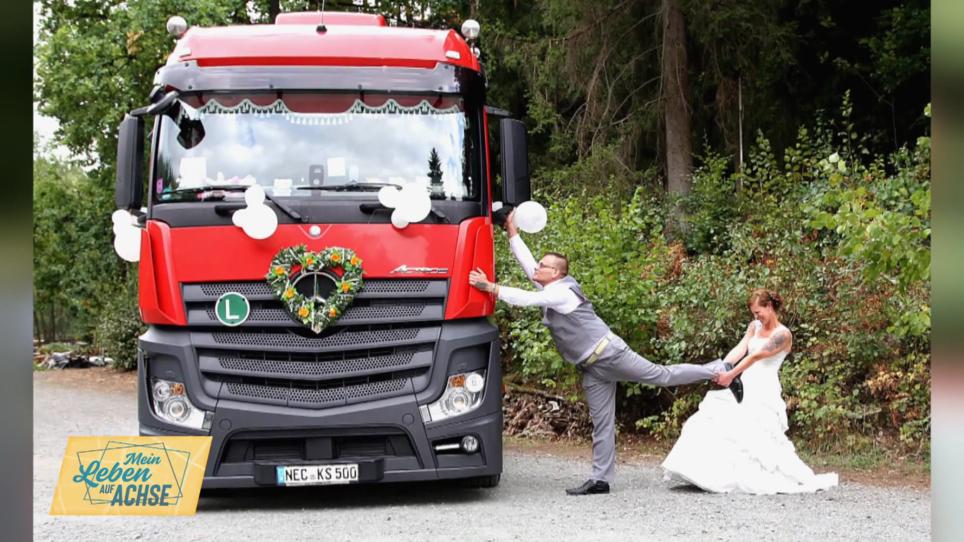 Linda & Steffen haben auch im LKW geheiratet Linda & Steffen haben auch im LKW geheiratet