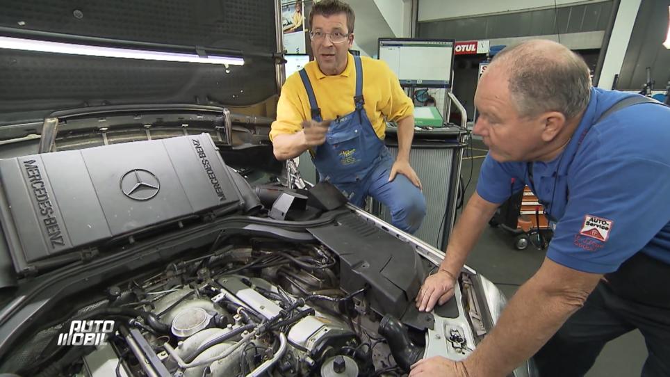 Unverbrannter Kraftstoff kommt aus dem Auto Unverbrannter Kraftstoff kommt aus dem Auto