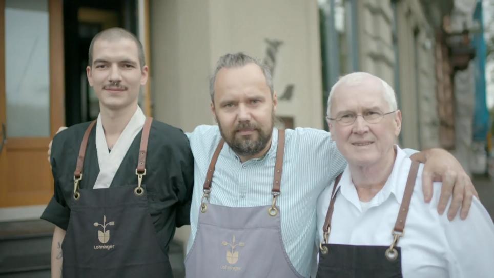 Das ist Mario Lohninger mit seinem Team Das ist Mario Lohninger mit seinem Team