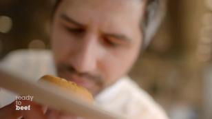 Sven Wassmer hat Sig (Alpenschokolade) mitgebracht Sven Wassmer hat Sig (Alpenschokolade) mitgebracht