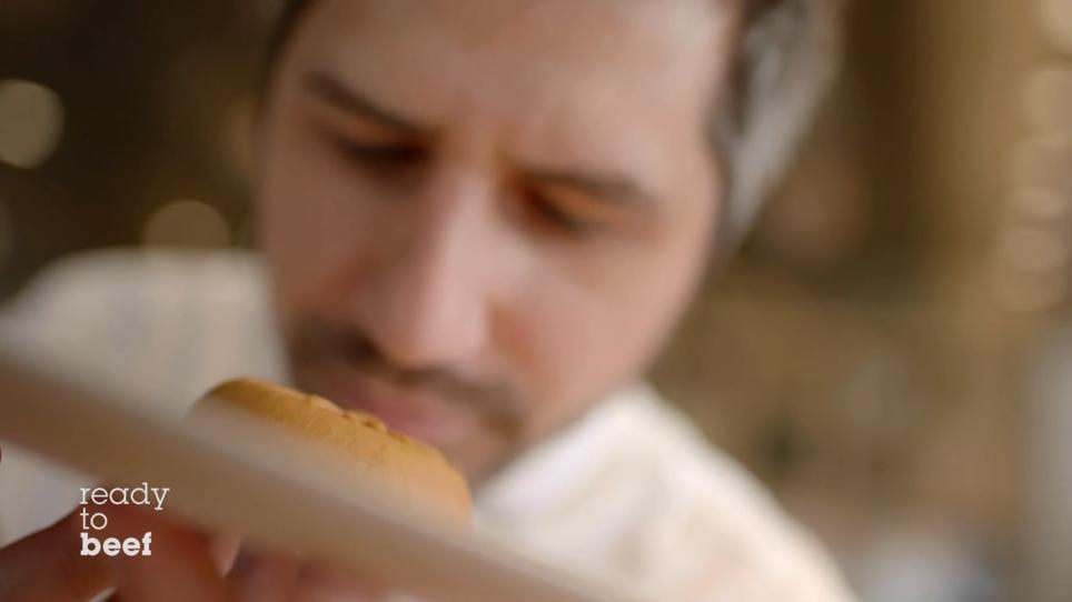 Sven Wassmer hat Sig (Alpenschokolade) mitgebracht Sven Wassmer hat Sig (Alpenschokolade) mitgebracht