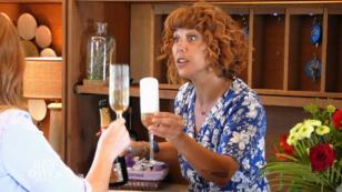Aline hat den besten Platz an der Rezeption Aline hat den besten Platz an der Rezeption