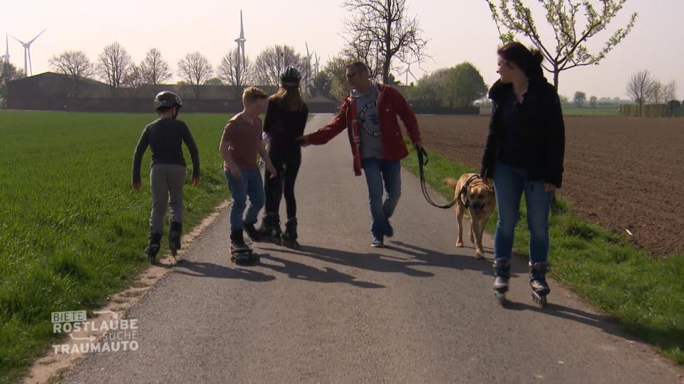 Die Patchworkfamilie braucht ein großes Auto Die Patchworkfamilie braucht ein großes Auto