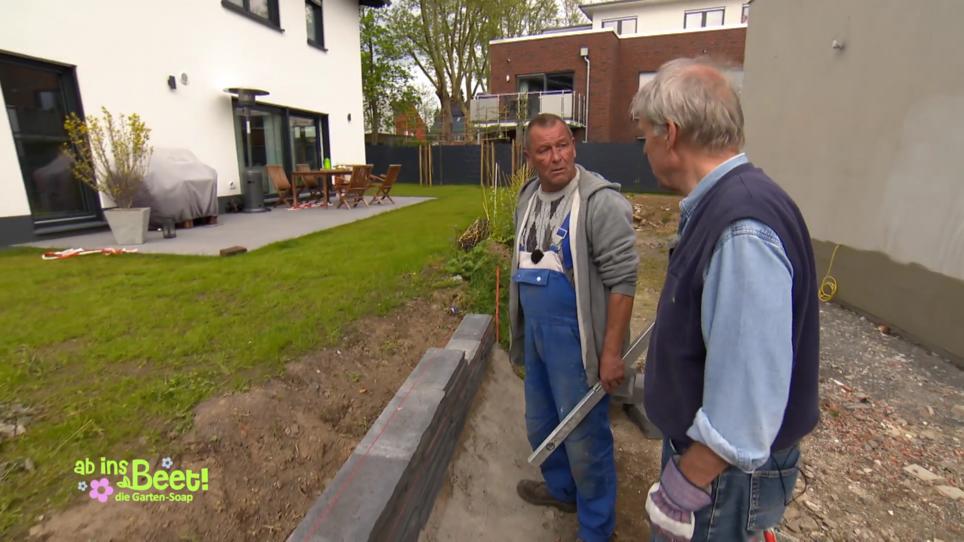 Ralle kommt, um das Team zu unterstützen Ralle kommt, um das Team zu unterstützen