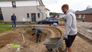 Claus' Plan geht auf. Er freut sich! Claus' Plan geht auf. Er freut sich!