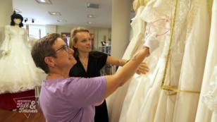 Birgit kauft das erste Mal ein Hochzeitskleid Birgit kauft das erste Mal ein Hochzeitskleid