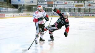 Tim Mälzer versucht sich beim Eishockey Tim Mälzer versucht sich beim Eishockey