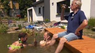 Das erste Planschen im Teich Das erste Planschen im Teich