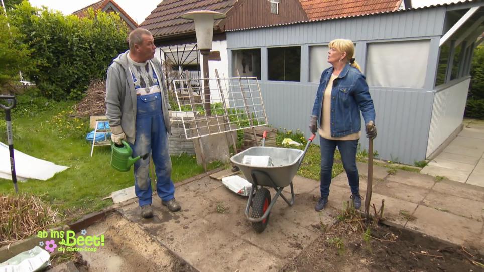 Conny und Ralle bauen ein Gewächshaus Conny und Ralle bauen ein Gewächshaus