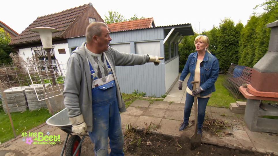Ralle muss sich konzentrieren, Conny stört Ralle muss sich konzentrieren, Conny stört