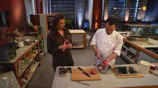 Steffen Henssler bringt Laura Wontorra Kochtricks bei Steffen Henssler bringt Laura Wontorra Kochtricks bei