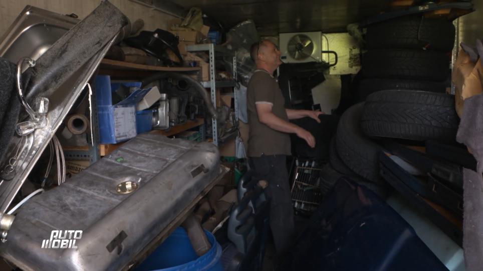 "Car Maniac" Diego zeigt seine wolgeordnete Sammlung "Car Maniac" Diego zeigt seine wolgeordnete Sammlung
