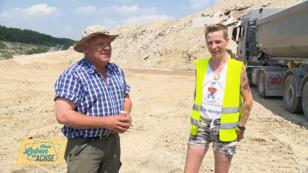 Cindy ist im Kieswerk angekommen und lädt ab und auf Cindy ist im Kieswerk angekommen und lädt ab und auf