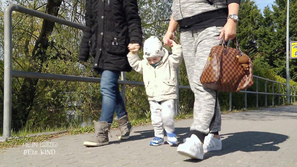 Tanja möchte ihrem Sohn die Welt zeigen Tanja möchte ihrem Sohn die Welt zeigen