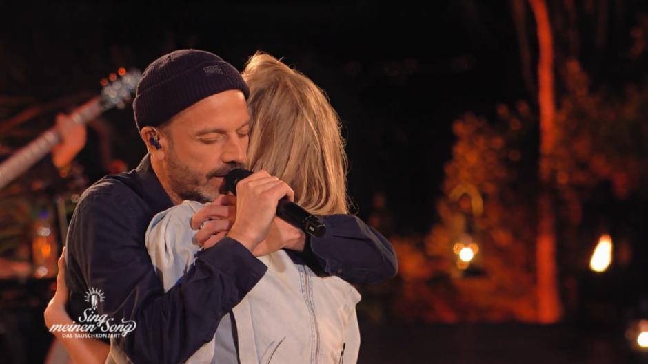 Jan Plewka und Ilse DeLange liegen sich in den Armen Jan Plewka und Ilse DeLange liegen sich in den Armen
