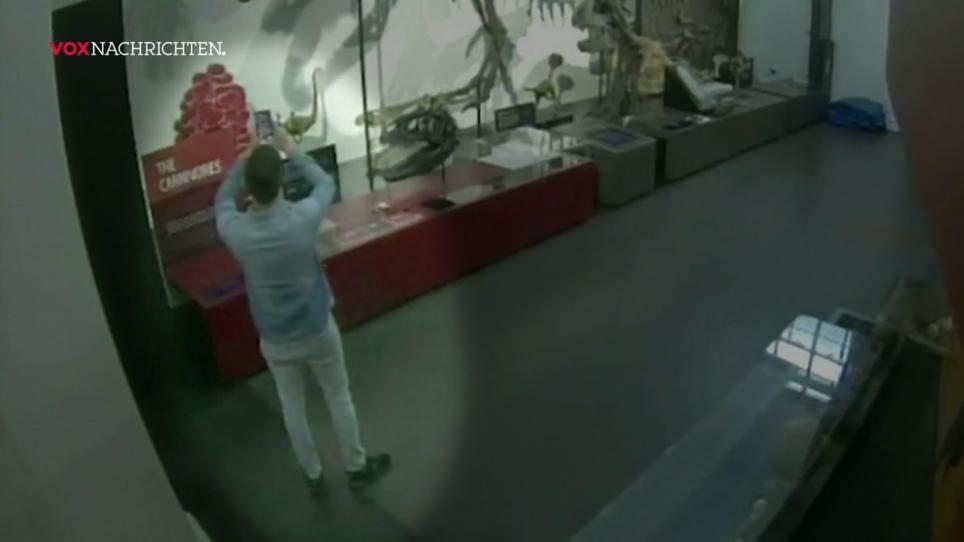 Selfie mit Dino-Schädel Selfie mit Dino-Schädel