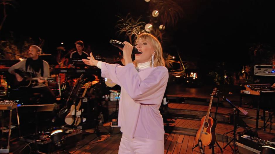 LEA performt ihren neuen Song "Treppenhaus" LEA performt ihren neuen Song "Treppenhaus"