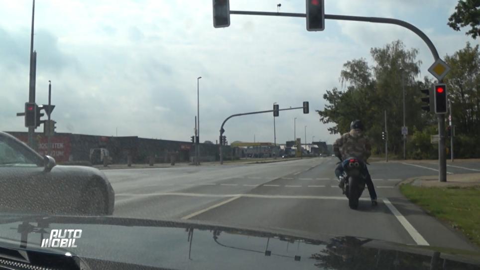 Verfolgungsjagt mit einem Motorradfahrer! Verfolgungsjagt mit einem Motorradfahrer!