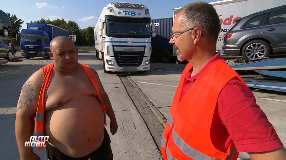 Ein LKW fährt auf einen Wohnanhänger auf! Ein LKW fährt auf einen Wohnanhänger auf!