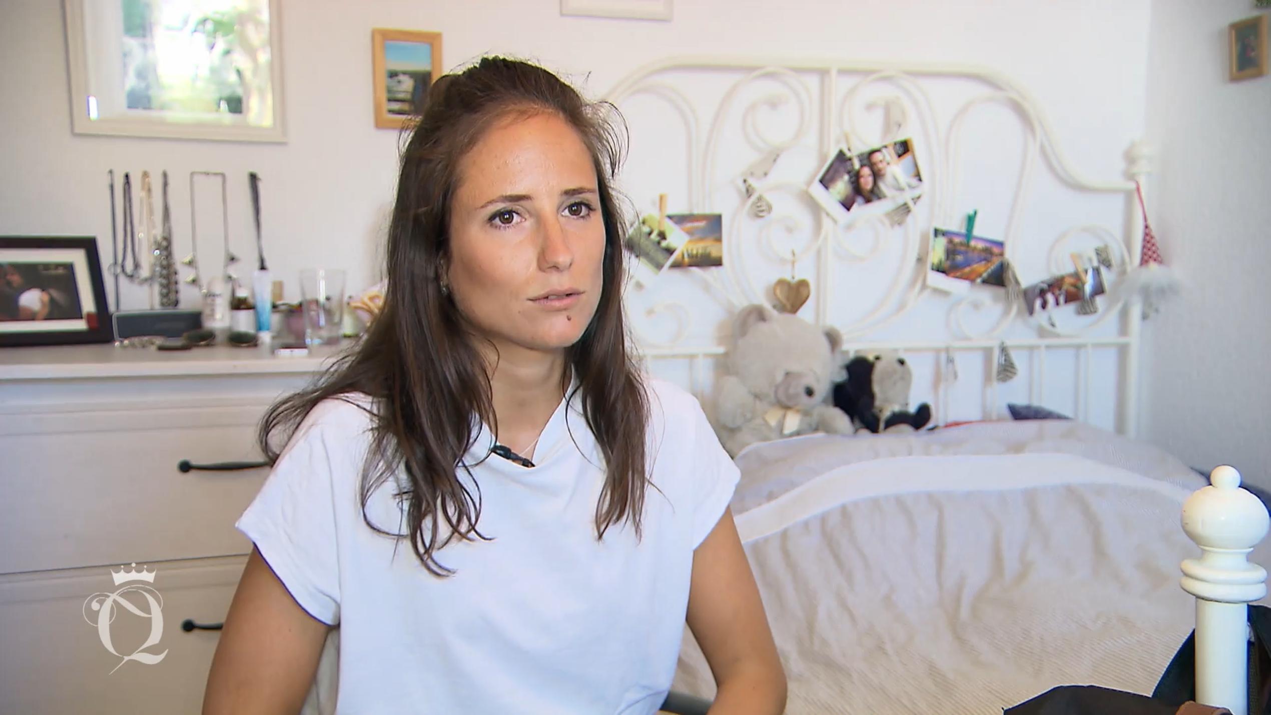 Isabelle wurde von ihrem Freund zum Shoppen angemeldet Isabelle wurde von ihrem Freund zum Shoppen angemeldet