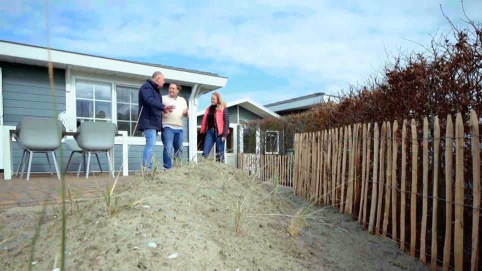 Ivonne ist ganz begeistert von ihrem Haus Ivonne ist ganz begeistert von ihrem Haus