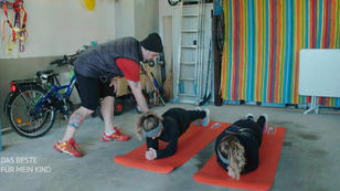 Ein normaler Tag: Schule, Training, Schule, Training Ein normaler Tag: Schule, Training, Schule, Training