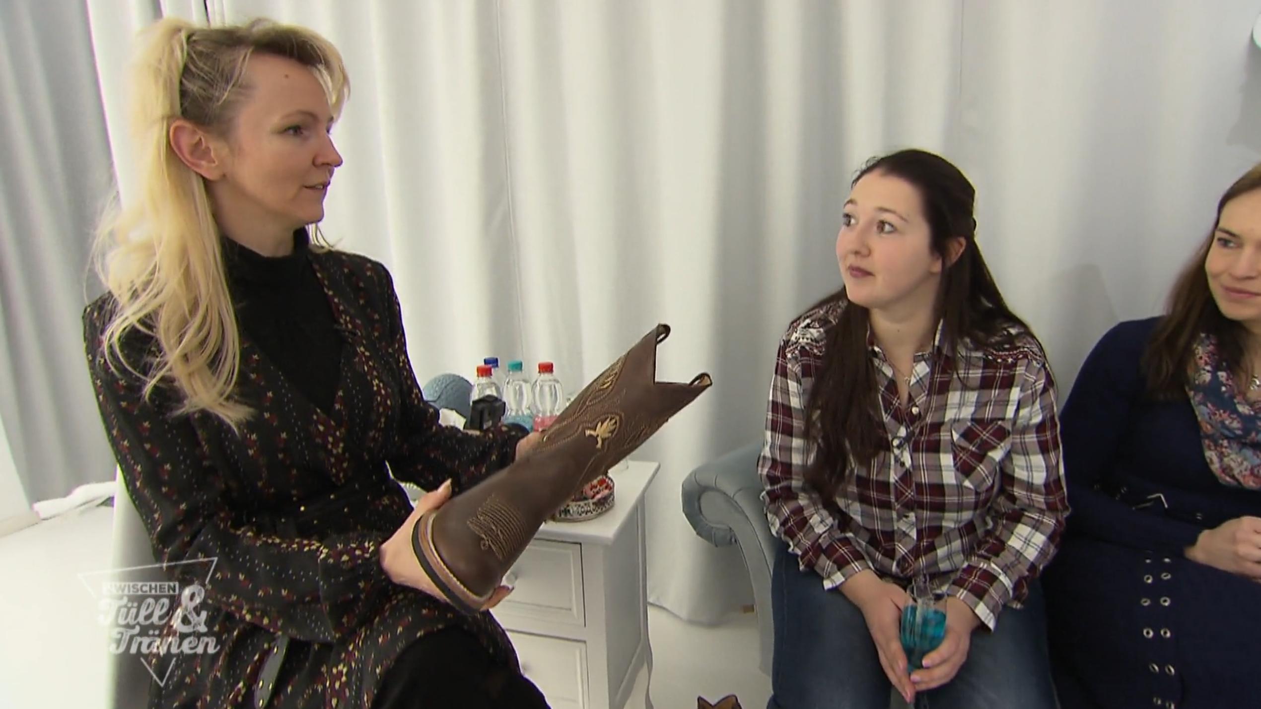 Braut Daline möchte Cowboystiefel tragen Braut Daline möchte Cowboystiefel tragen