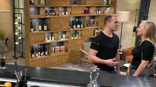 Gunther ist von Franzis Anblick begeistert Gunther ist von Franzis Anblick begeistert