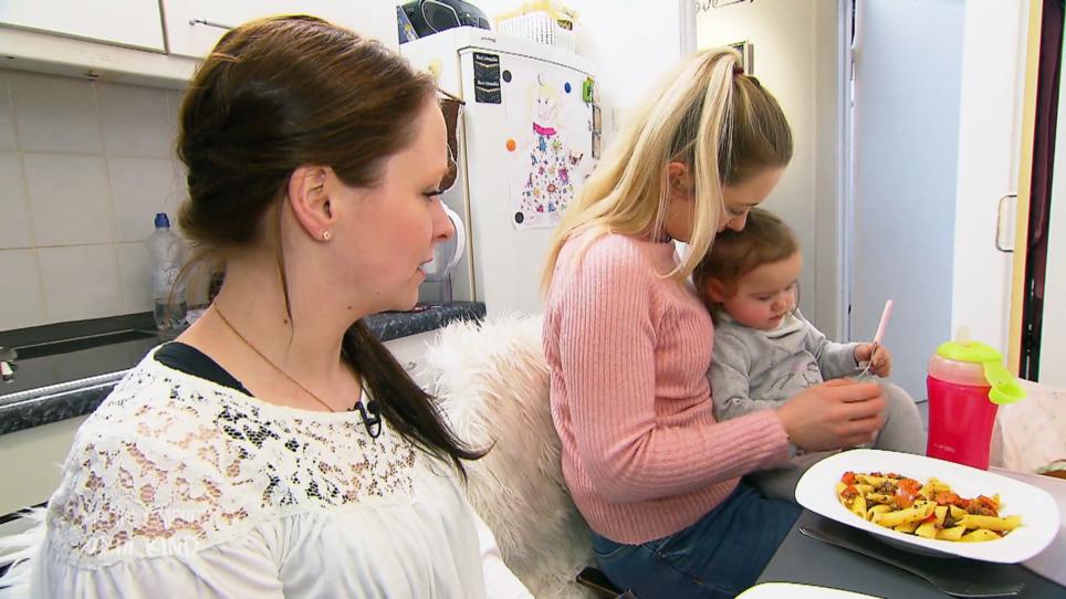 Christins Tochter braucht eine sehr besondere Ernährung Christins Tochter braucht eine sehr besondere Ernährung