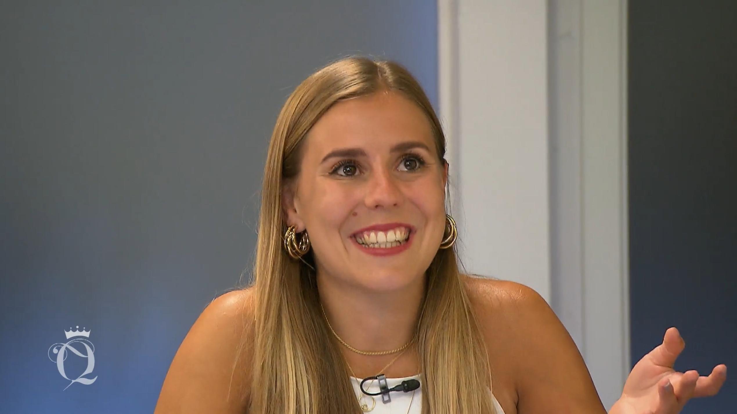 Maren fehlen fast die Worte bei Bettinas Anblick Maren fehlen fast die Worte bei Bettinas Anblick