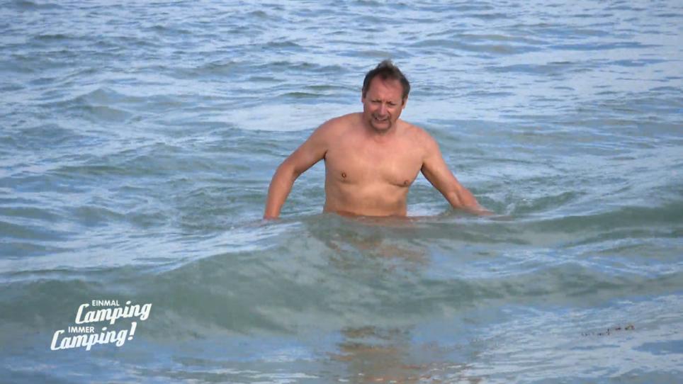 "Im Urlaub muss ich ins Wasser" "Im Urlaub muss ich ins Wasser"