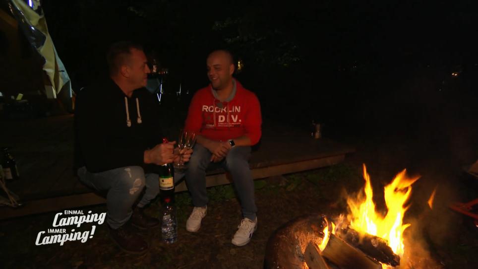 Frank hat eine Überraschung für Dennis... Frank hat eine Überraschung für Dennis...