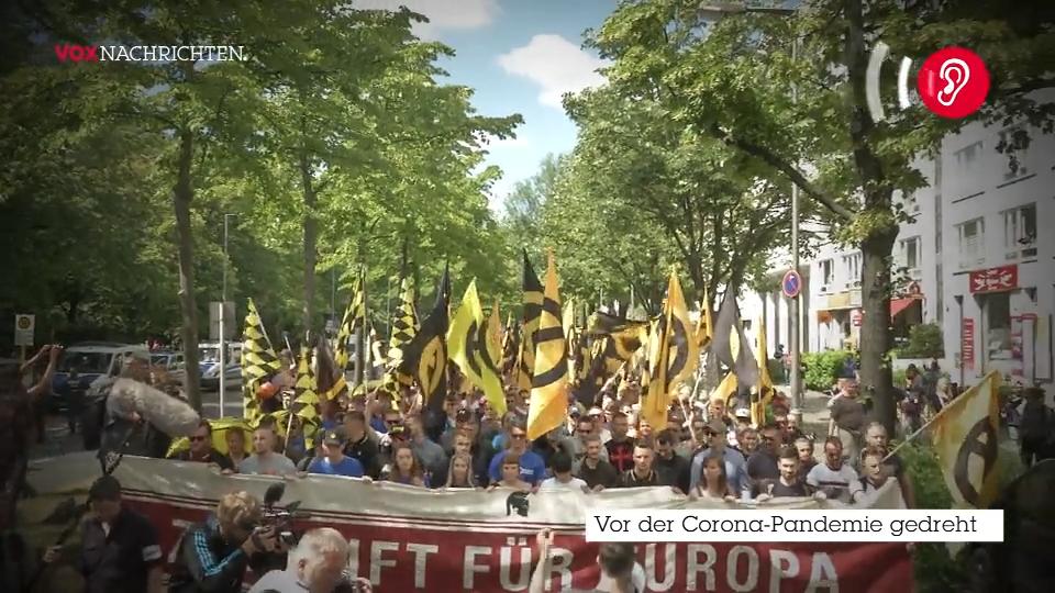 Jung, weiblich, rechts Jung, weiblich, rechts