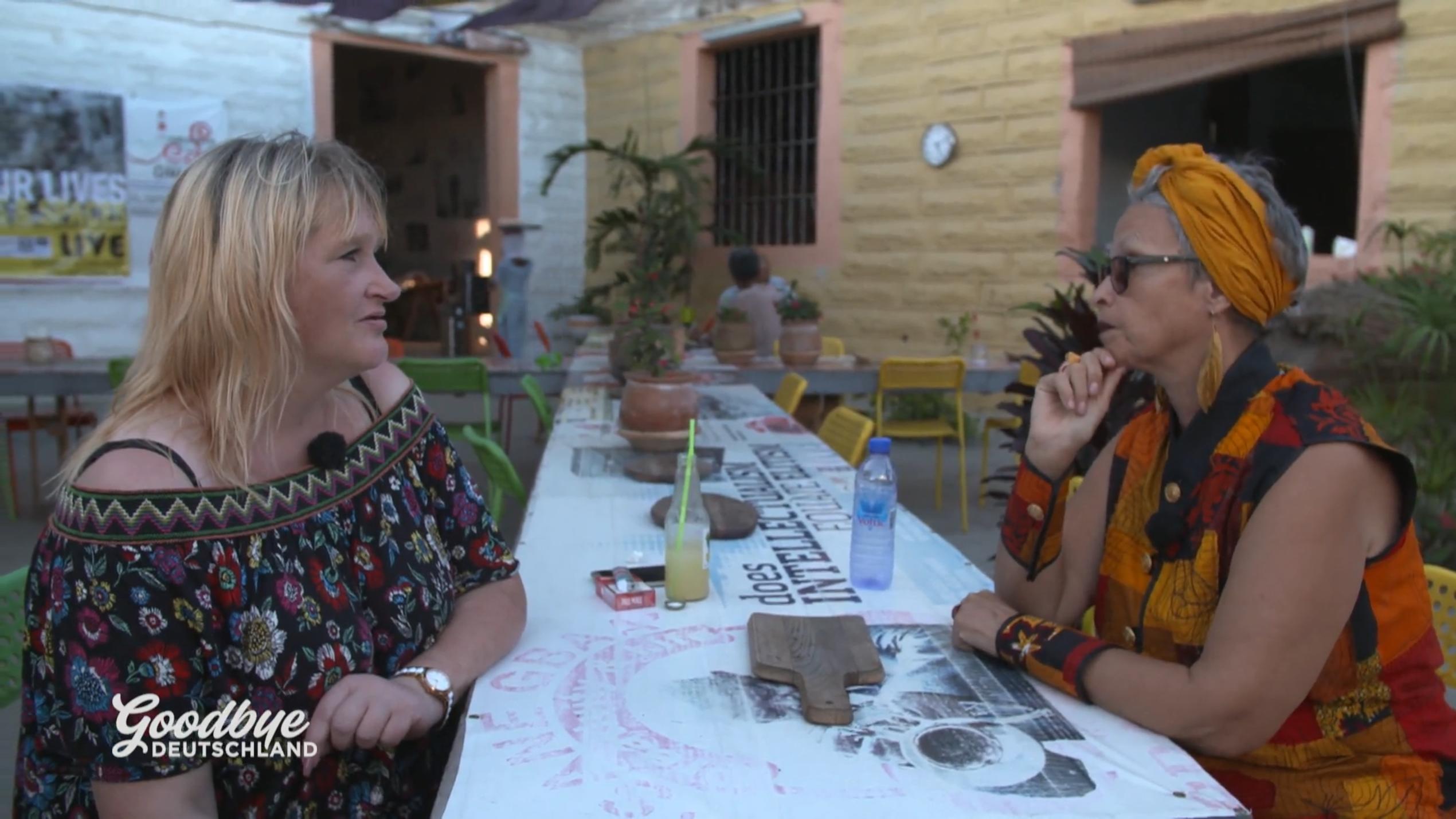 Irina warnt Michaela vor den ghanaischen Männern Irina warnt Michaela vor den ghanaischen Männern