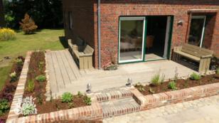 Aus wenigen Materialien wurde ein toller Garten geschaffen Aus wenigen Materialien wurde ein toller Garten geschaffen