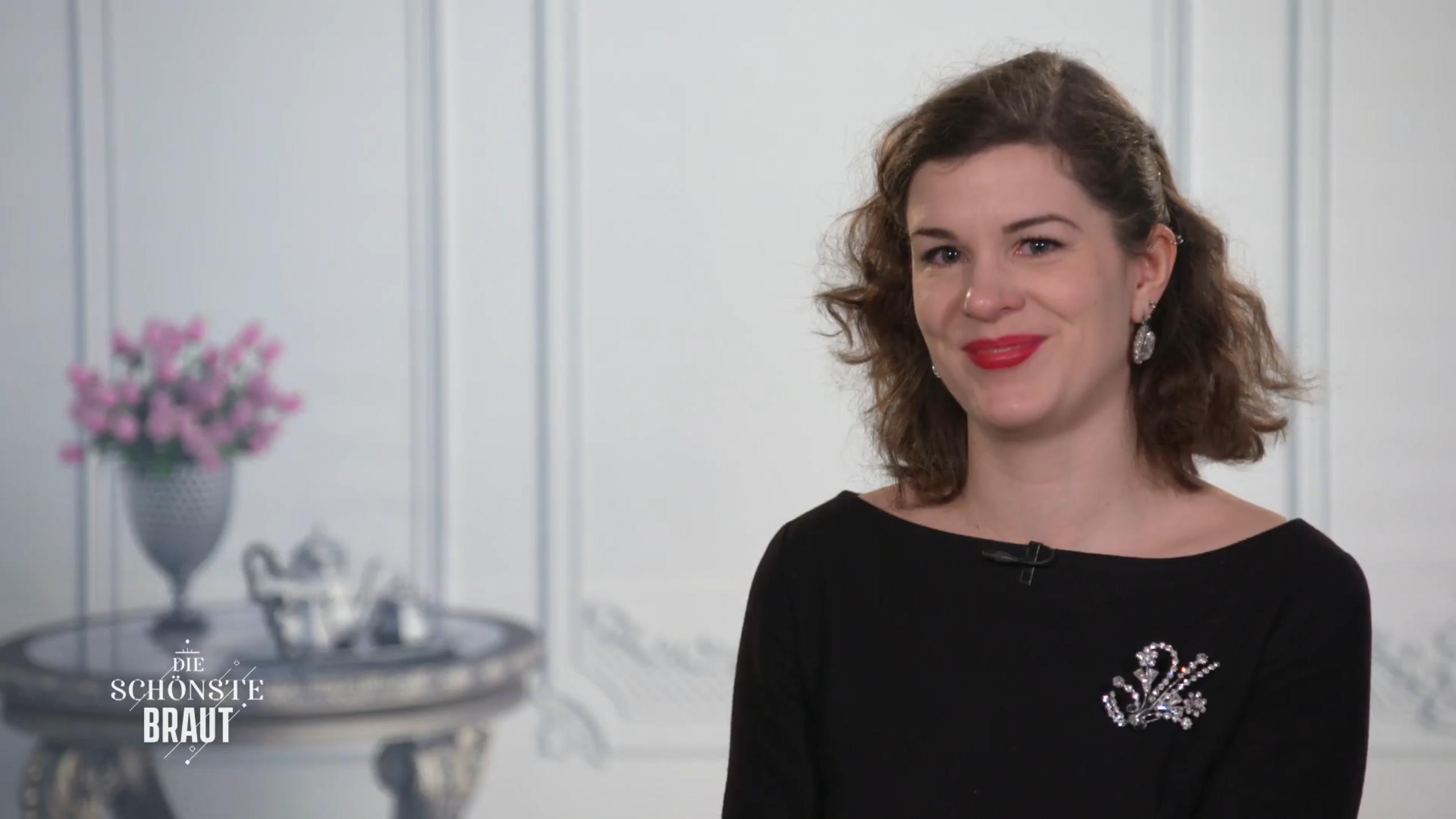 Braut Sandra unternimmt eine Zeitreise in die Vergangenheit Braut Sandra unternimmt eine Zeitreise in die Vergangenheit