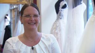Sandra will zum 9. Hochzeitstag ein neues Kleid Sandra will zum 9. Hochzeitstag ein neues Kleid