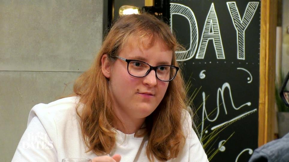 Melina hat kürzlich ihre Eltern verloren Melina hat kürzlich ihre Eltern verloren