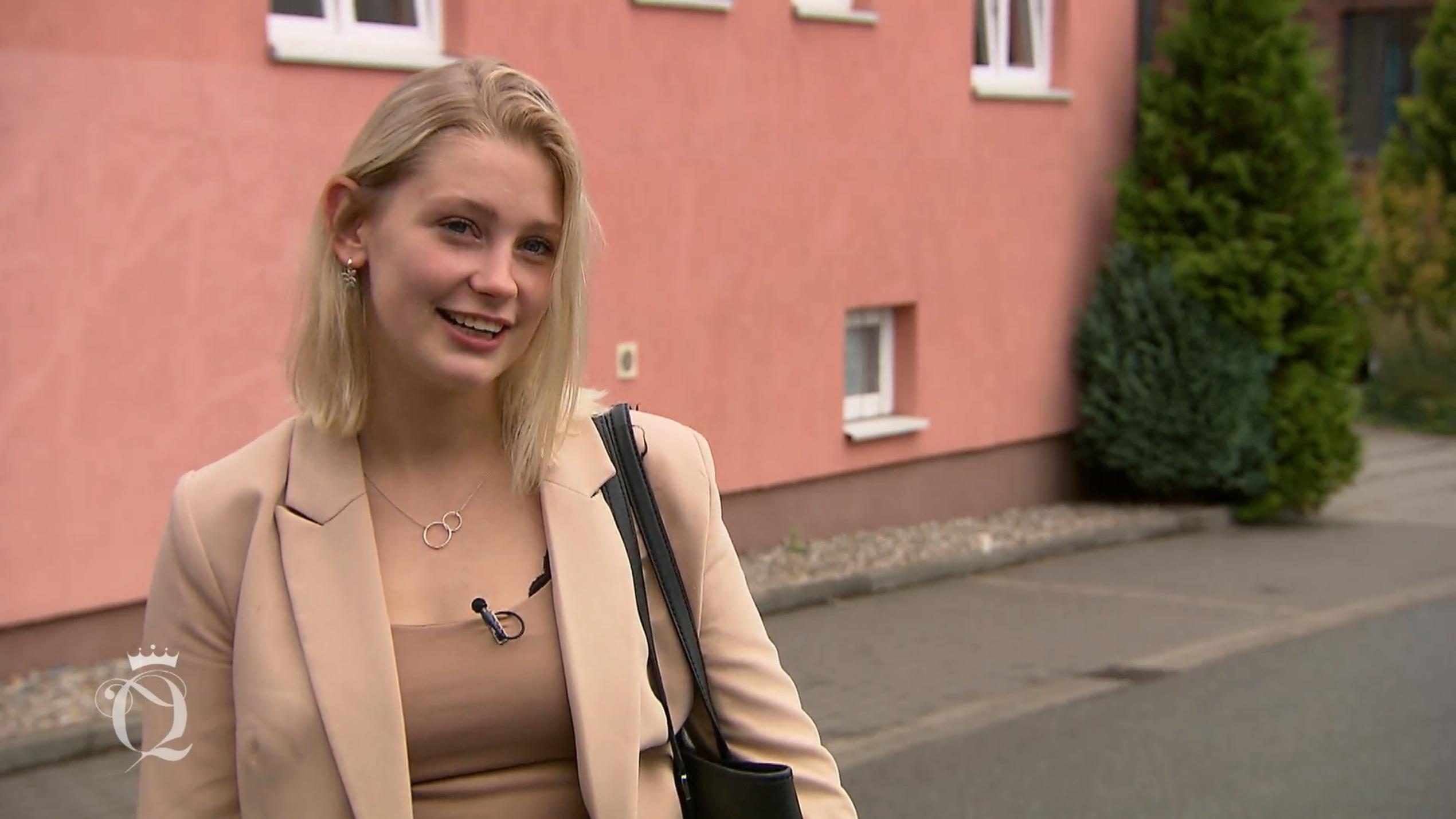 Sie ist absoluter Dänemark und Business-Hosen-Fan Sie ist absoluter Dänemark und Business-Hosen-Fan