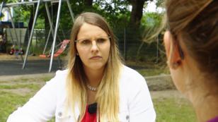 Was haben sich die zwei Mamas zu sagen? Was haben sich die zwei Mamas zu sagen?