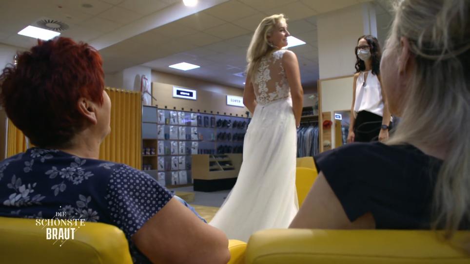 Janas Brautkleid muss viele Eigenschaften erfüllen Janas Brautkleid muss viele Eigenschaften erfüllen